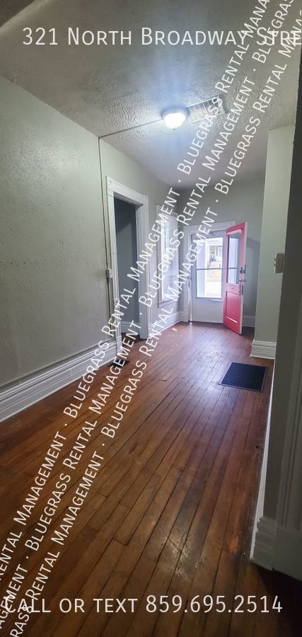 Building Photo - Available NOW! Large 3bedroom