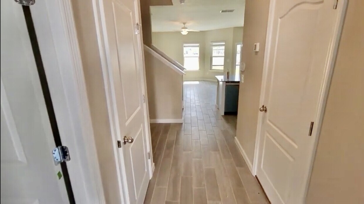 Foto principal - 10323 Alder Creek Ln