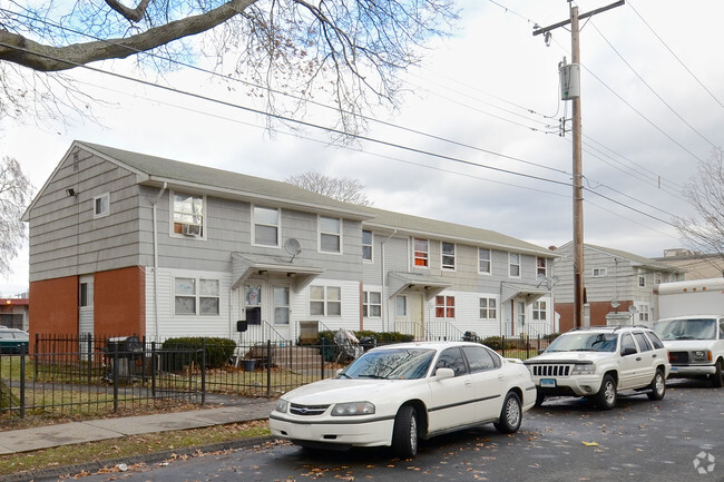 Building Photo - Stonington Acres