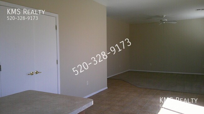 Building Photo - 7107 S Placita ATOYAC