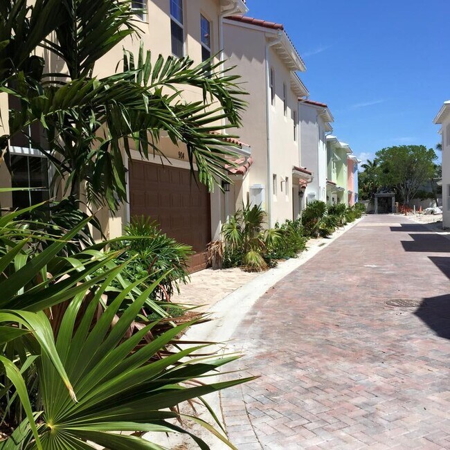 918 NE 17th Way, Fort Lauderdale, FL 33304 House Rental in Fort