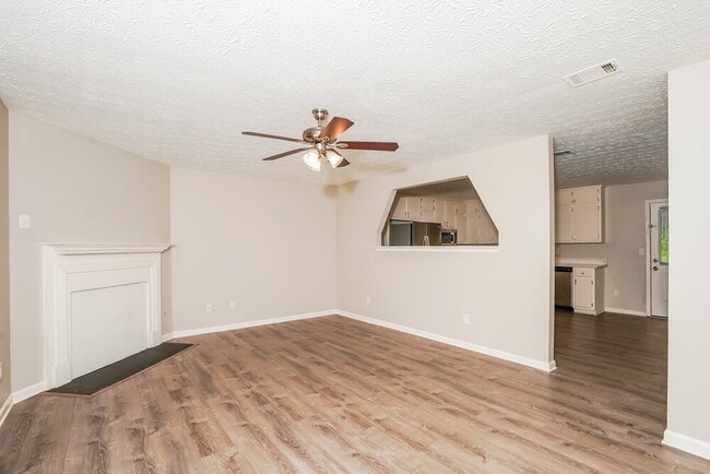 Building Photo - 915 Walnut Creek Ln
