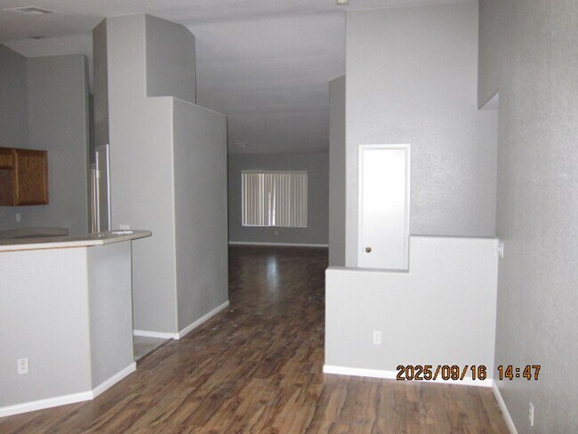 Foto del edificio - Beautiful 4 Bedroom Single Story House w/ ...