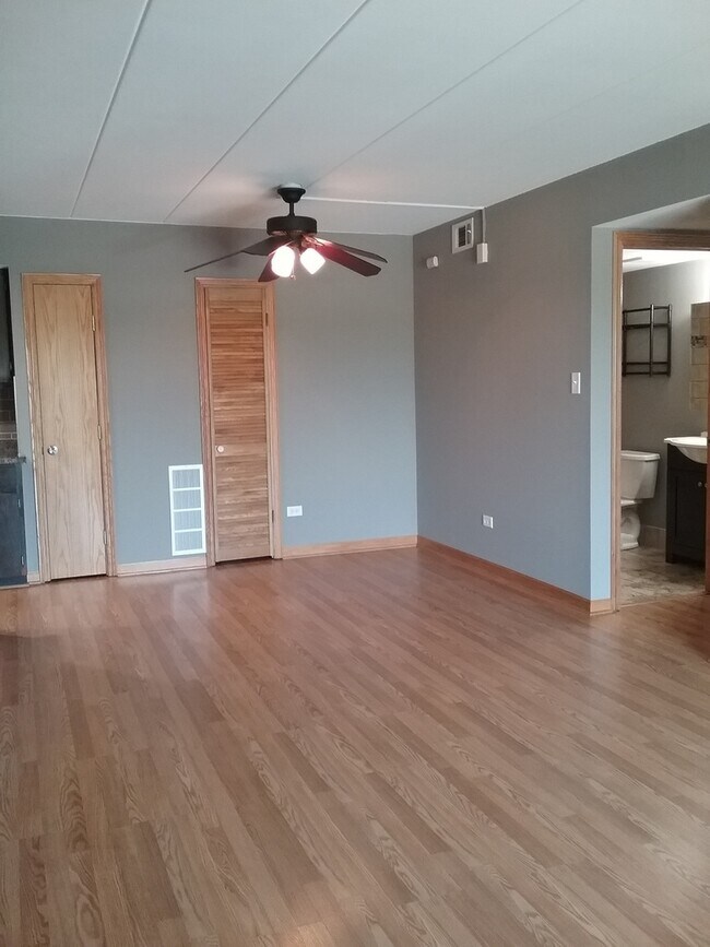 Foto del edificio - 10840 Kilpatrick Ave