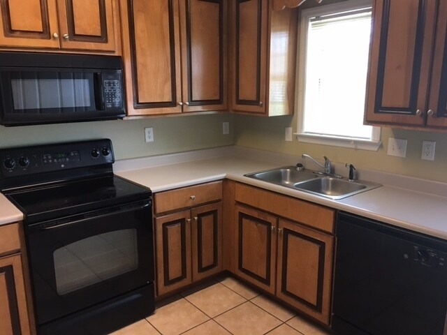 Building Photo - 2709 Pineview Drive*