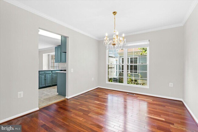Building Photo - 461 Foxridge Dr SW