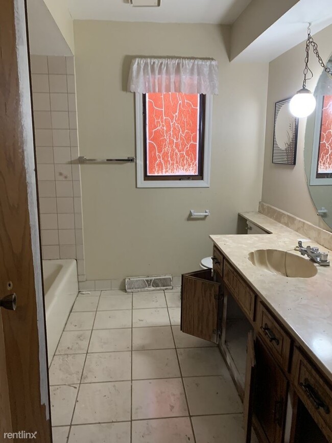 Building Photo - 3 br, 2 bath House - 4143 W 58th St
