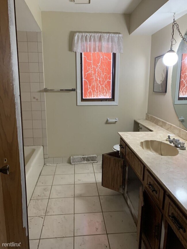 Foto del edificio - 3 br, 2 bath House - 4555 W 58th St