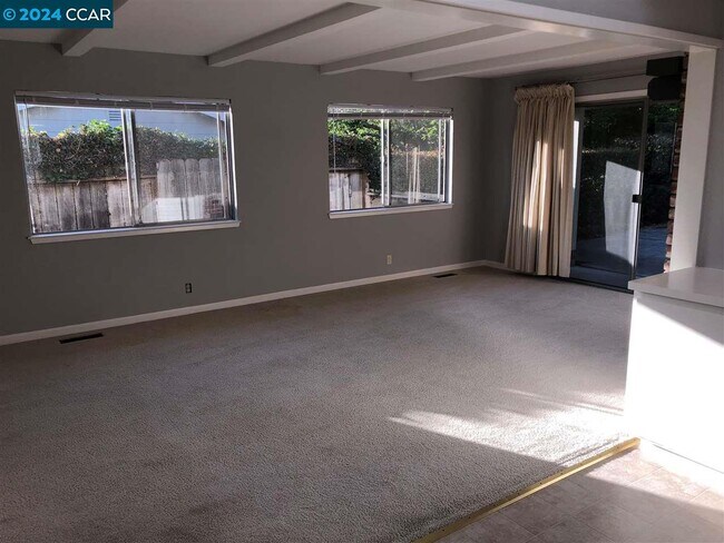Foto del edificio - 1103 Larch Ave