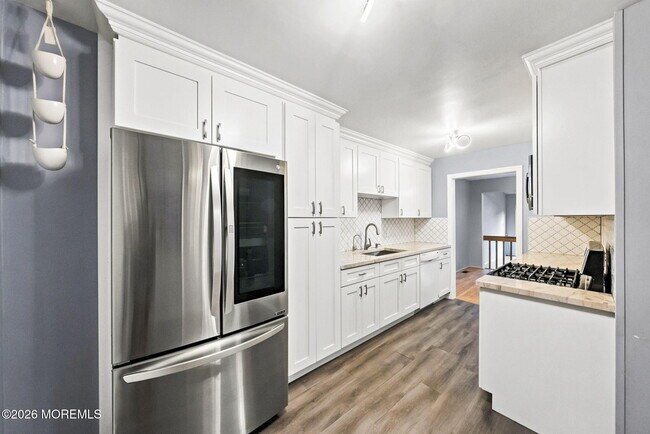 Building Photo - 276 Longwood Dr