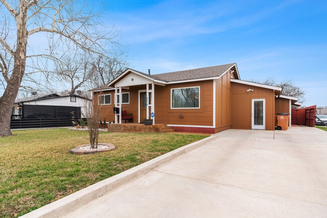 Building Photo - 4414 Diane Dr