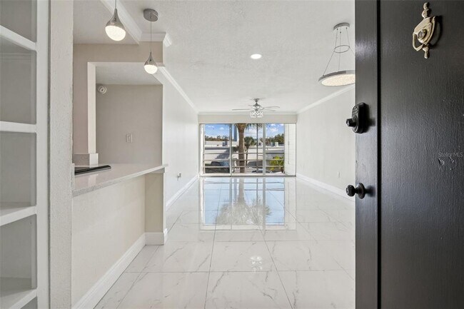 Foto del edificio - 2302 S Manhattan Ave