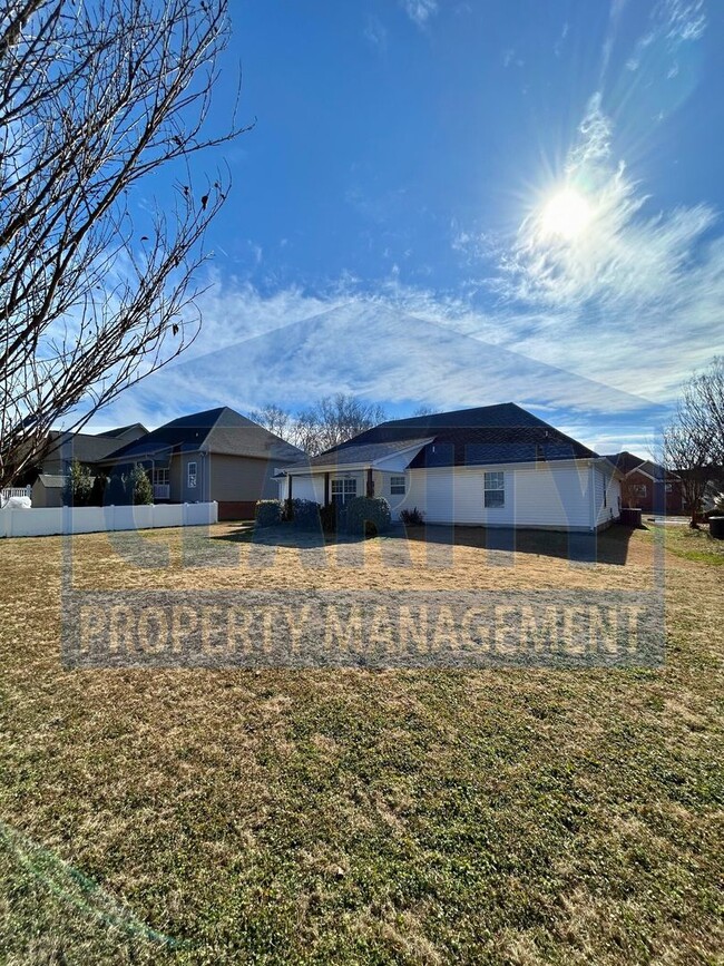 Building Photo - Beautiful three-bedroom home in Ooltewah, TN!