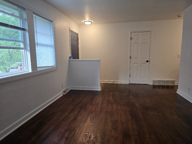 Foto del edificio - 4711 Crescent Rd