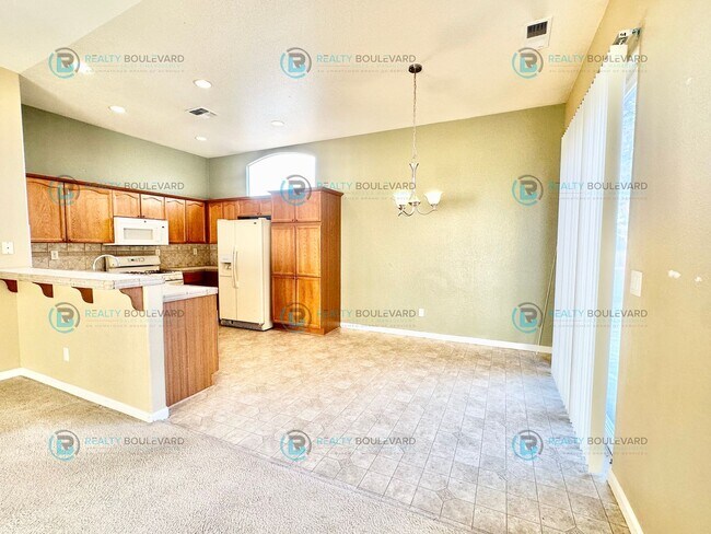 Foto del edificio - Open Layout, Big Yard, Great Location—This One Has It All!