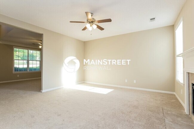 Foto del edificio - 4 Bedroom Pet-Friendly Home in Douglasville, GA with Main Street Renewal