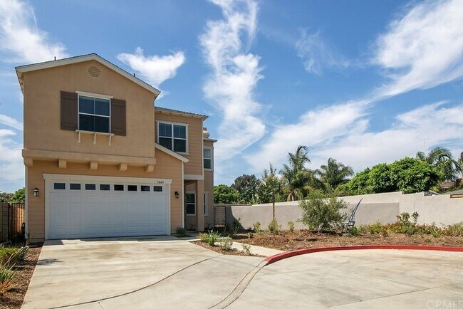 Building Photo - Modern Two-Story Home with Private Backyar...