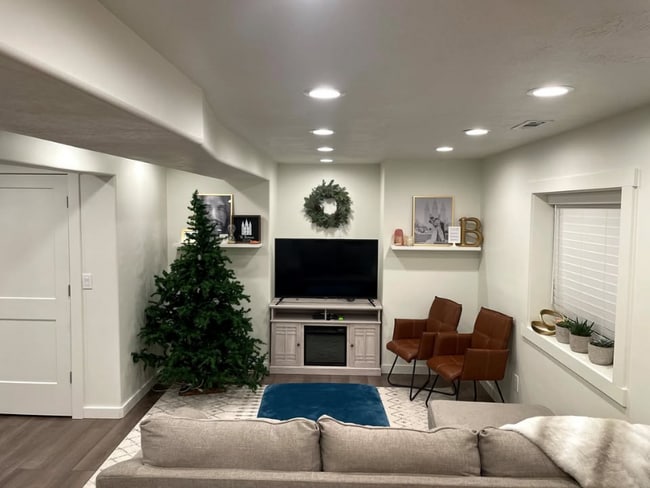 Building Photo - 1221 N 100 E