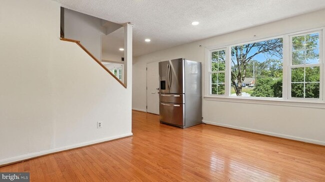 Building Photo - 6911 Arlington Blvd