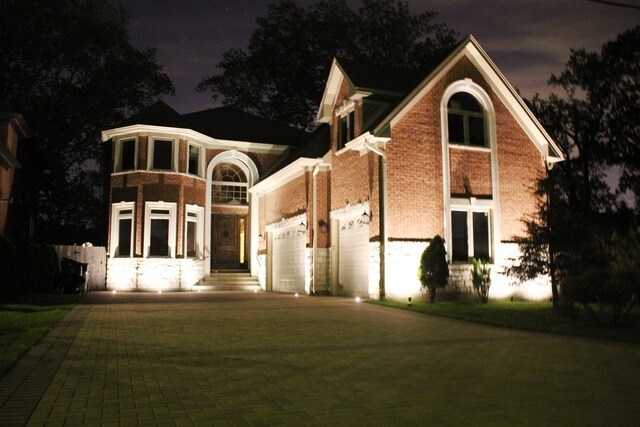 Foto del edificio - 2323 Douglas Ave