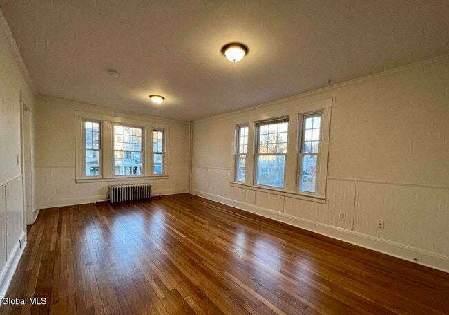 Building Photo - 14 Woodlawn Ave