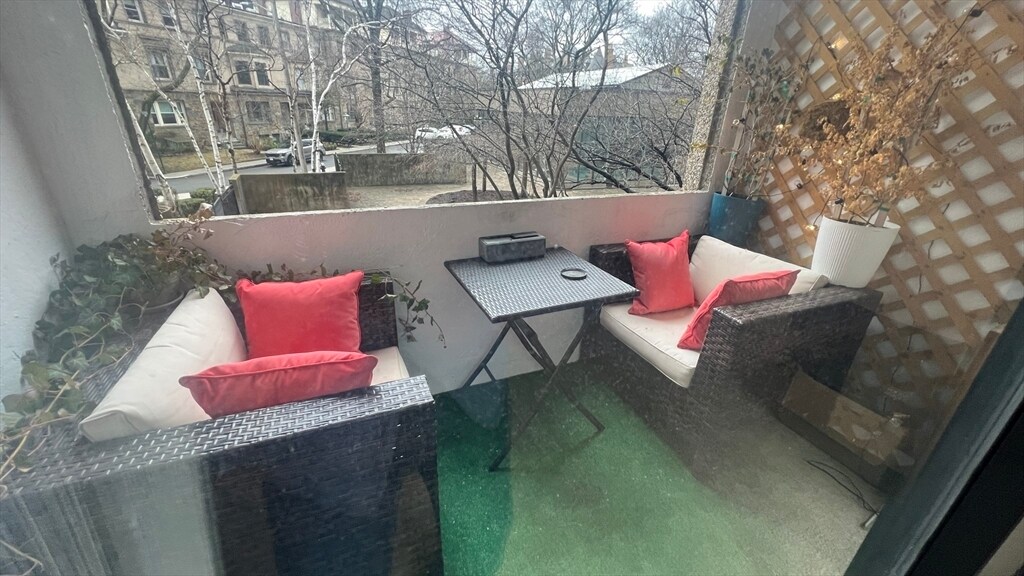 Foto del edificio - 1731 Beacon St