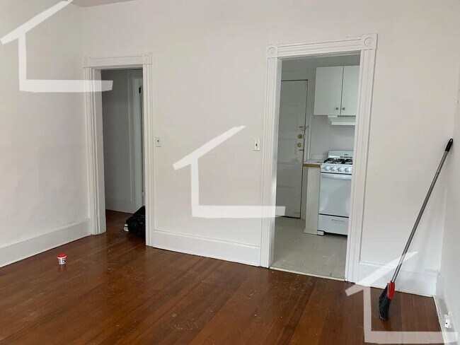 Foto del edificio - Avl NOW - No Fee! Sunny 2BR near Porter, H...