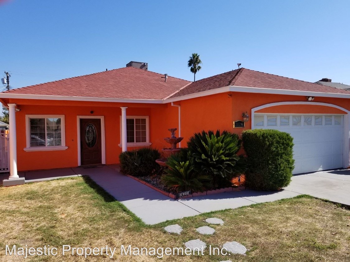 Primary Photo - 3 br, 2 bath House - 2128 S. San Joaquin St.