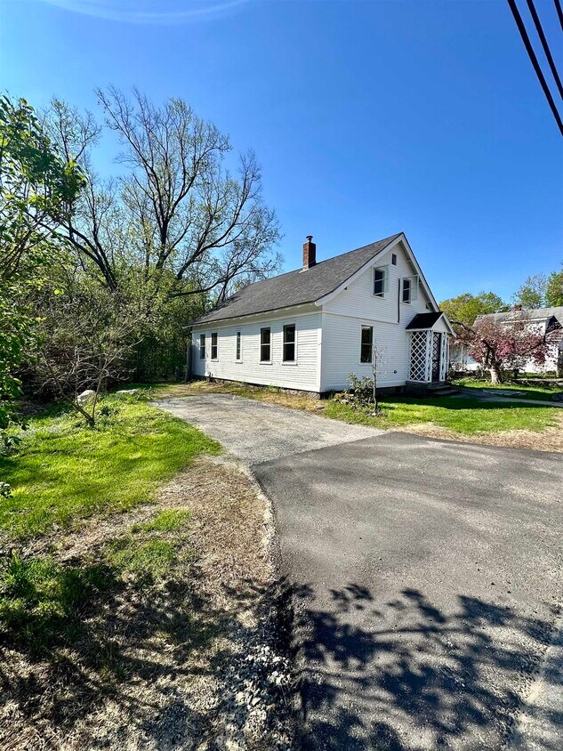Foto principal - 10 Waukewan St