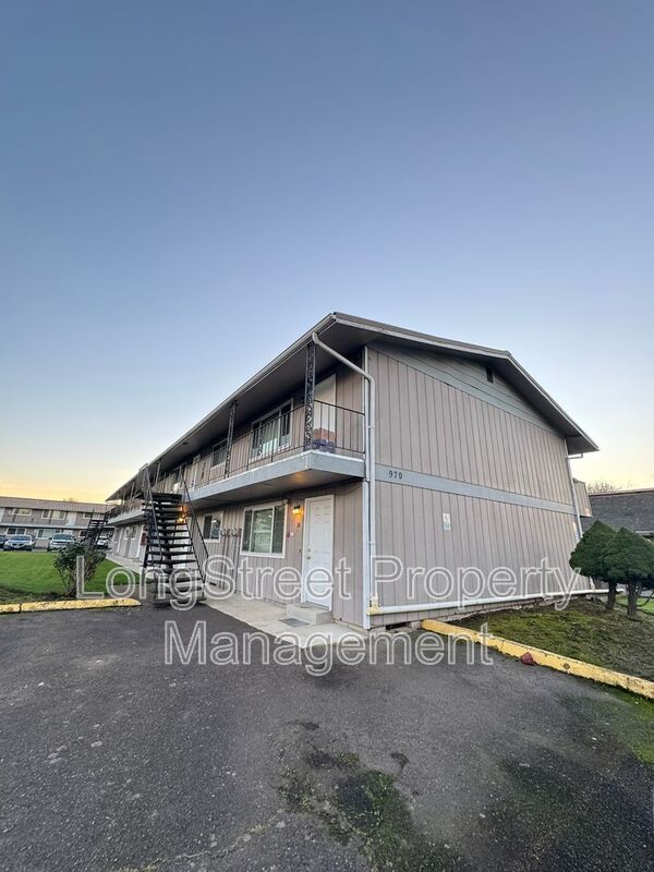 Foto del edificio - 970 NW Garfield Ave