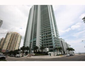 Building Photo - 1331 Brickell Bay Dr