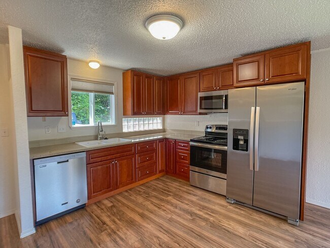 Building Photo - $1,995! Rare 2bd/1ba Townhome in Browns Po...