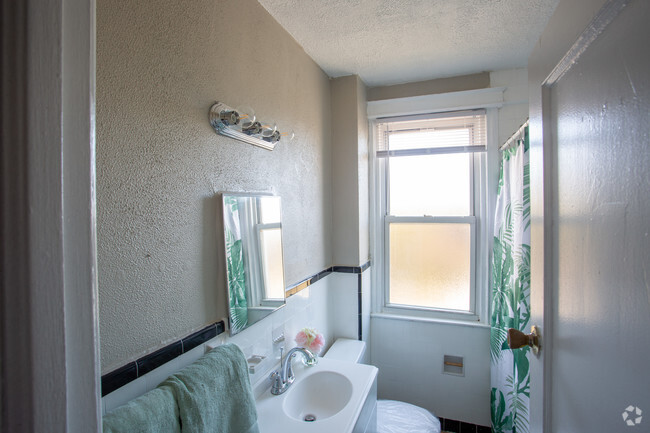 Bathroom - Parkwood Manor Apartments