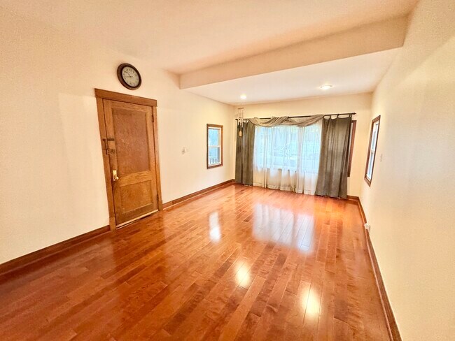 Foto del edificio - 1822 W Greenleaf Ave