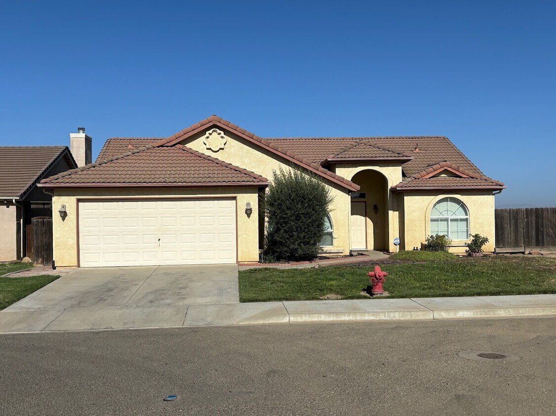 Primary Photo - Well maintained 3 bedroom house in Newman