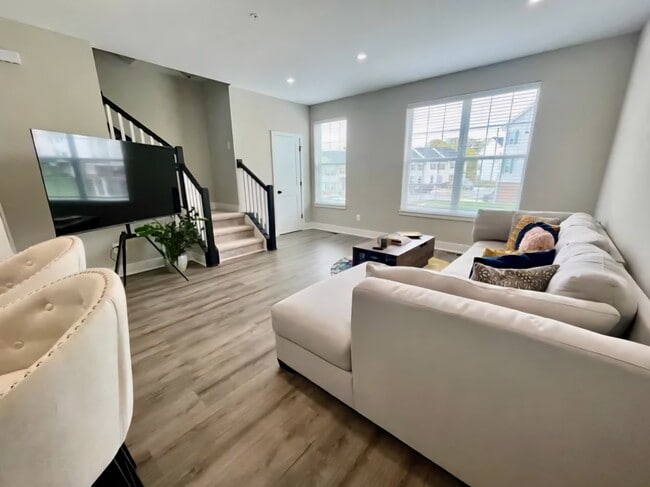 Building Photo - 4905 Devitt Pl