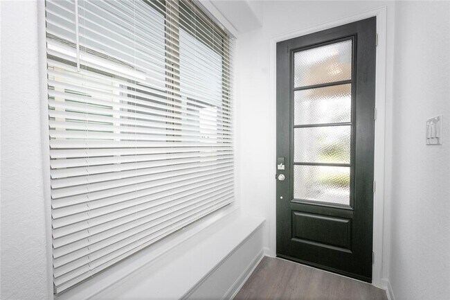 Foto del edificio - 4022 Balboa Dr