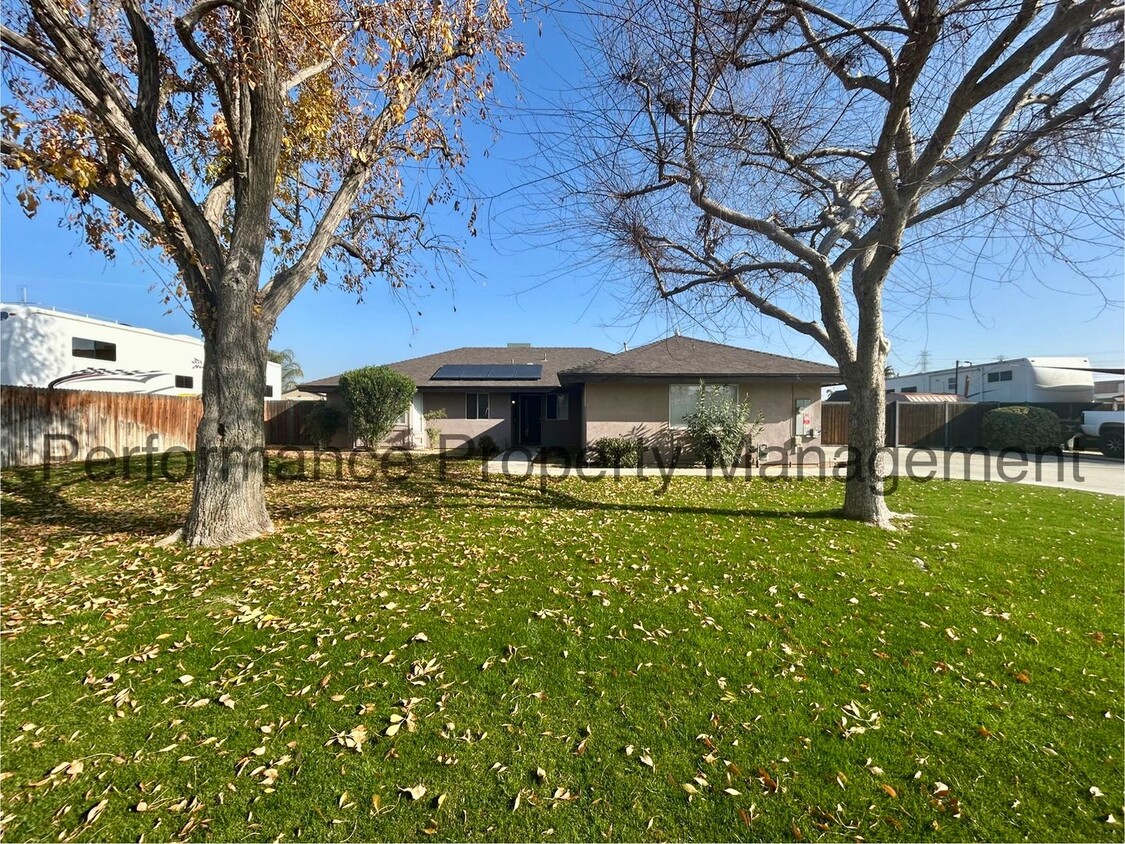 Primary Photo - Charming 3 Bed/2 Bath NW Bakersfield Home ...