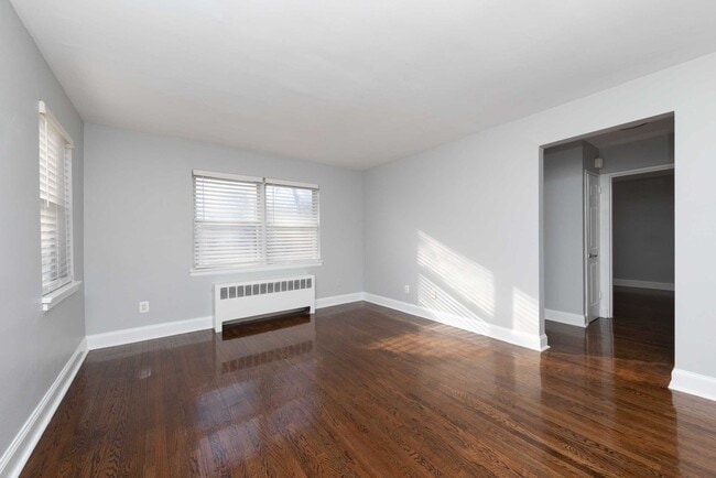 Foto del edificio - Walnut Court Apartments
