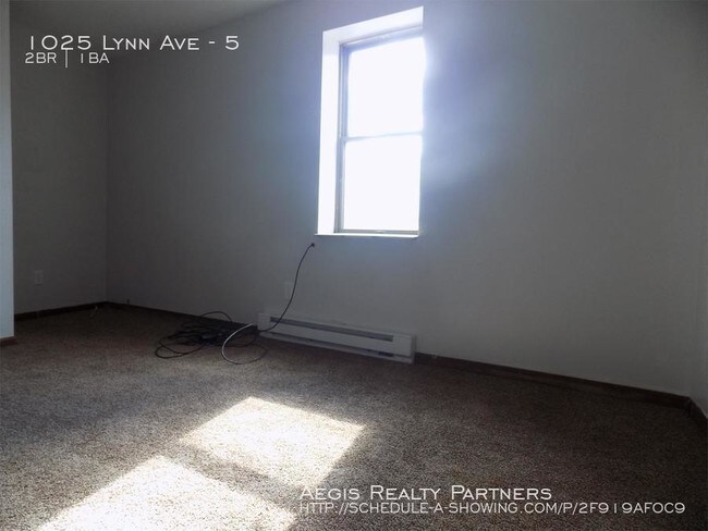 Building Photo - 1025 Lynn Ave