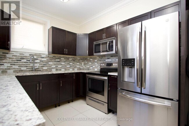 Building Photo - 230 Annis St