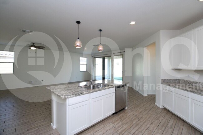 Foto del edificio - 7415 S 33rd Ln