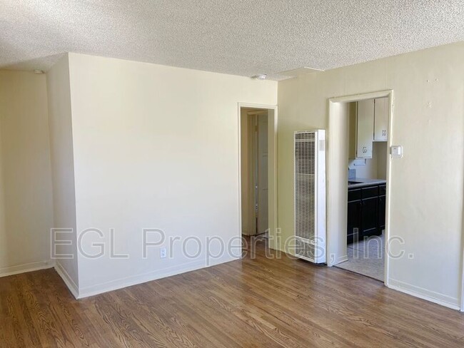 Building Photo - 5664 1/2 San Vicente Blvd
