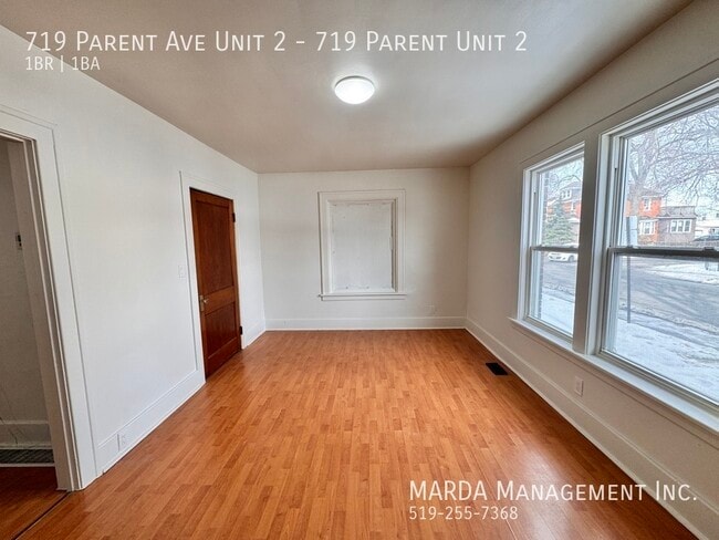 Building Photo - COZY 1 BED/1 BATH MAIN FLOOR UNIT + HYDRO & GAS!