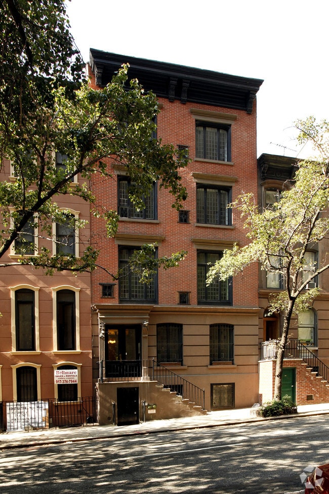 Building Photo - 210 E 35th St