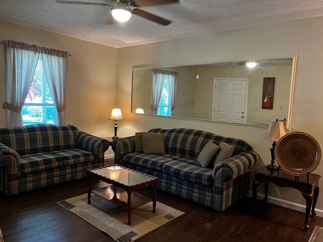 Foto del edificio - Furnished 2 Bedroom in Riverbend