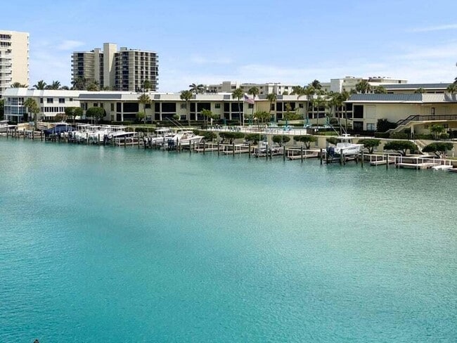 Foto del edificio - 275 S Beach Rd