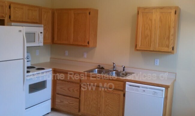 Foto del edificio - 5560 N. Green