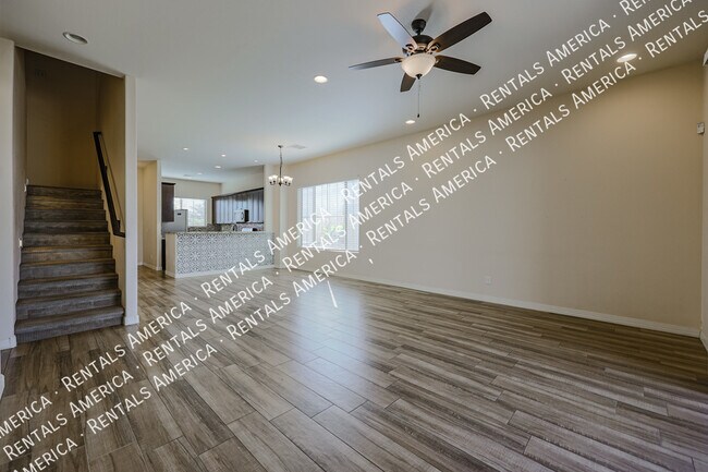 Building Photo - 2322 W Sierra Vista Dr