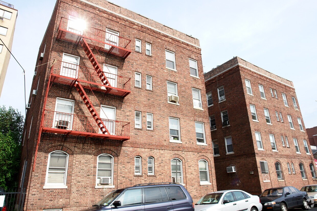 Foto del edificio - 14241 Franklin Ave